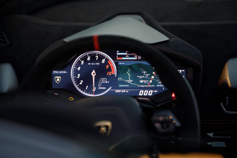 Панель приборов Lamborghini Huracan Perfomante Spyder (LB724) 2018 года  (NA) (фото 5 из 14)